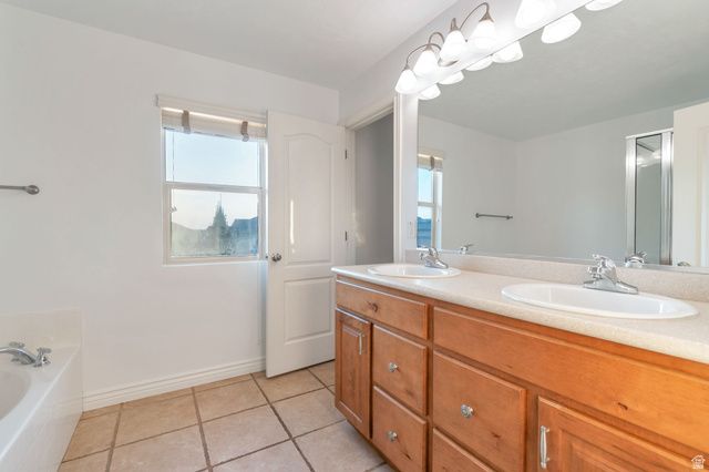 971 S KAYS DR, Kaysville, UT 84037