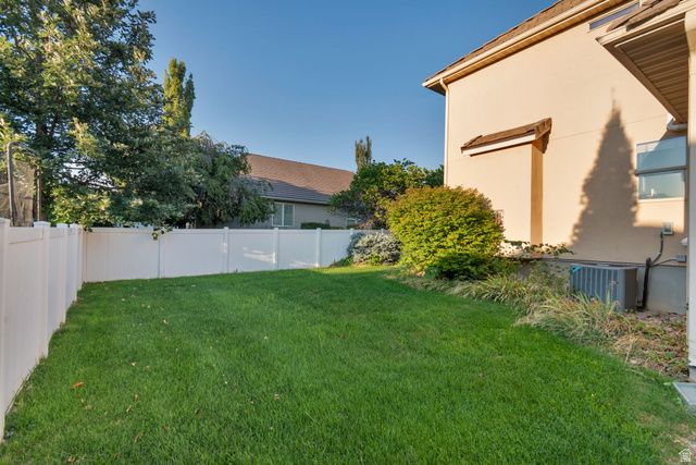 971 S KAYS DR, Kaysville, UT 84037