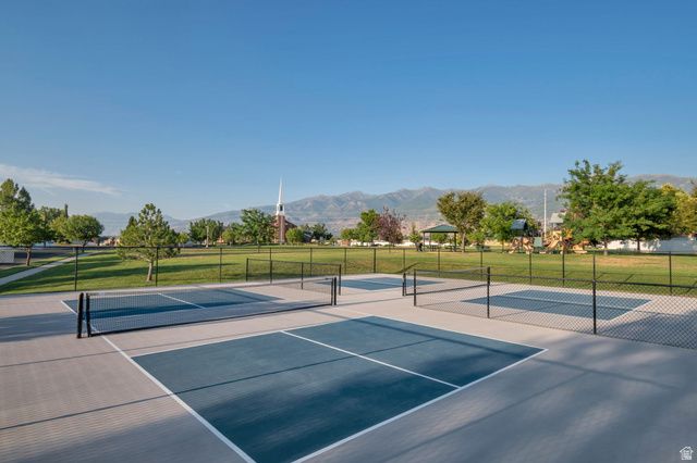 971 S KAYS DR, Kaysville, UT 84037