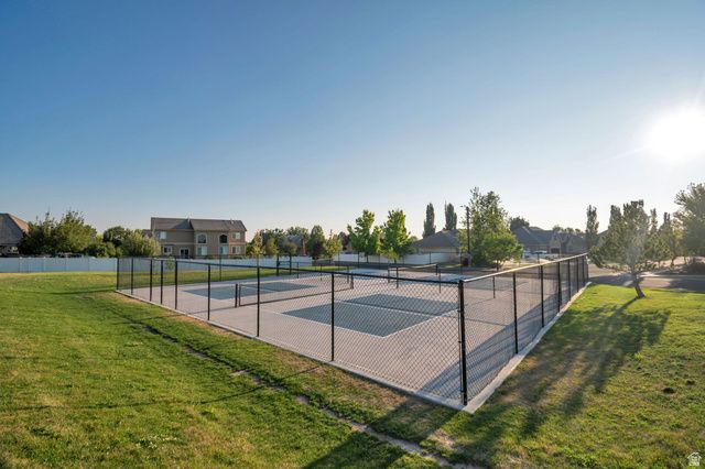 971 S KAYS DR, Kaysville, UT 84037