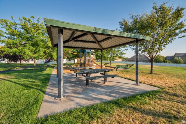 971 S KAYS DR, Kaysville, UT 84037