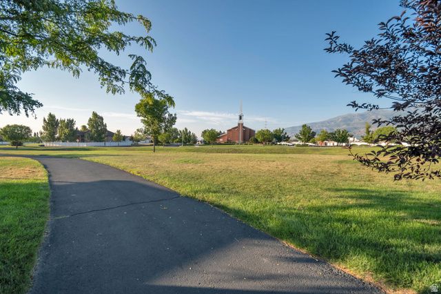 971 S KAYS DR, Kaysville, UT 84037
