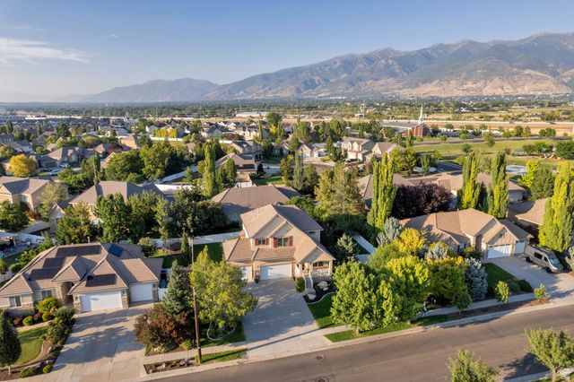 971 S KAYS DR, Kaysville, UT 84037