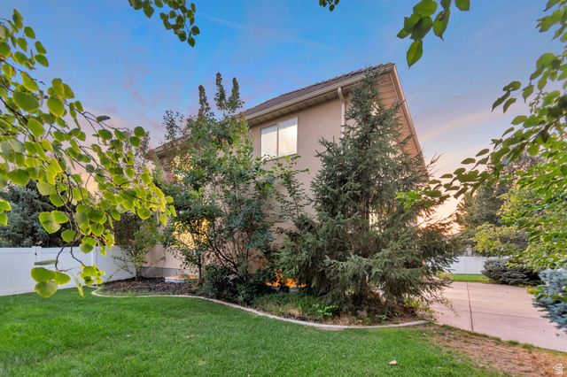 971 S KAYS DR, Kaysville, UT 84037