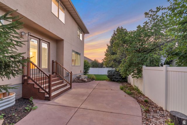971 S KAYS DR, Kaysville, UT 84037