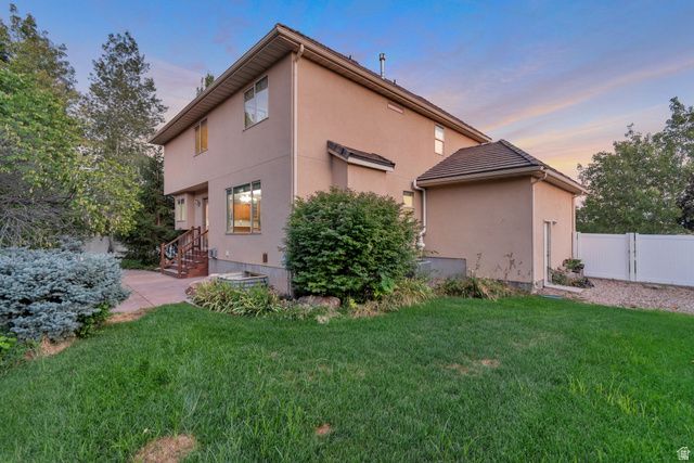 971 S KAYS DR, Kaysville, UT 84037