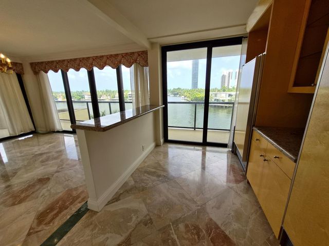 19667 Turnberry Way 4J, Aventura, FL 33180