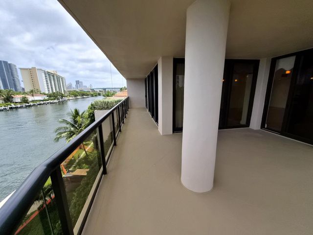 19667 Turnberry Way 4J, Aventura, FL 33180