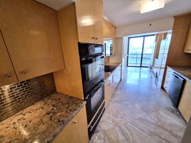 19667 Turnberry Way 4J, Aventura, FL 33180