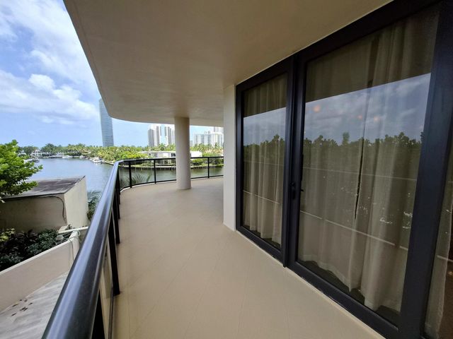 19667 Turnberry Way 4J, Aventura, FL 33180
