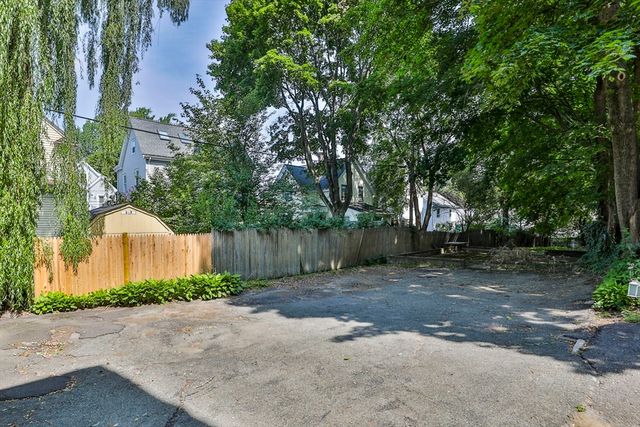 238 Poplar St 2, Boston, MA 02131