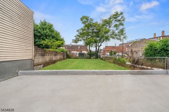 148 Martin St, Paterson City, NJ 07501