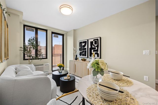 163-07 72nd Ave 4D, Fresh Meadows, NY 11365