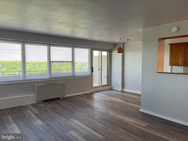 1108 BARCLAY TOWERS PIKE E, Cherry Hill, NJ 08034