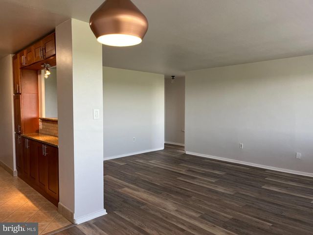 1108 BARCLAY TOWERS PIKE E, Cherry Hill, NJ 08034