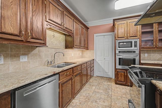 228 Lake Mechant Court, Houma, LA 70360