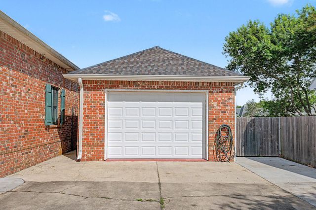 228 Lake Mechant Court, Houma, LA 70360