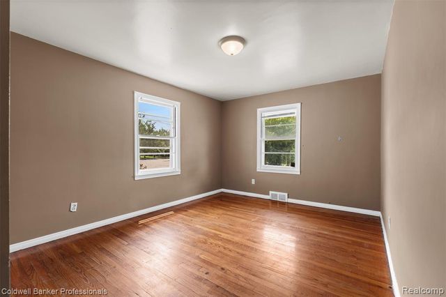29715 Utica Road, Roseville, MI 48066