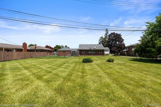 29715 Utica Road, Roseville, MI 48066