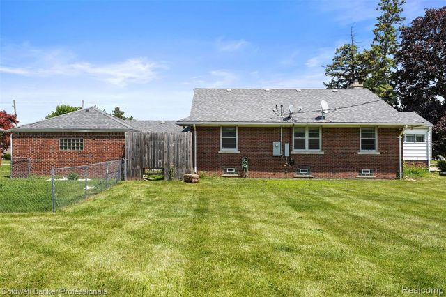 29715 Utica Road, Roseville, MI 48066