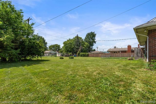 29715 Utica Road, Roseville, MI 48066