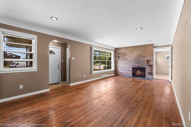 29715 Utica Road, Roseville, MI 48066