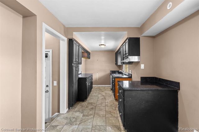 29715 Utica Road, Roseville, MI 48066