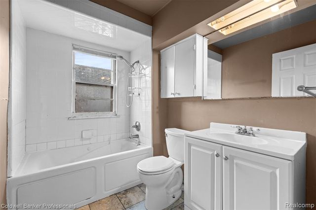 29715 Utica Road, Roseville, MI 48066
