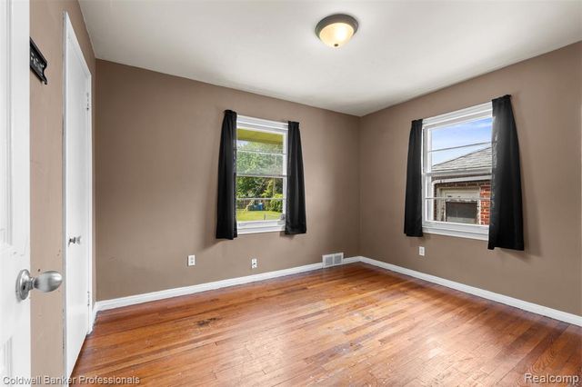 29715 Utica Road, Roseville, MI 48066