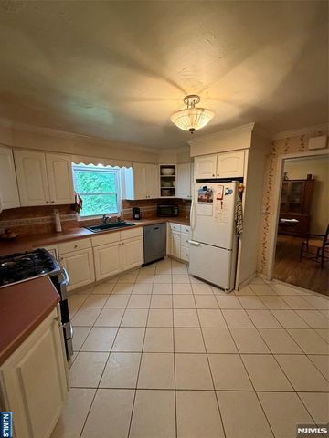 7 Sussex Road, Tenafly, NJ 07670