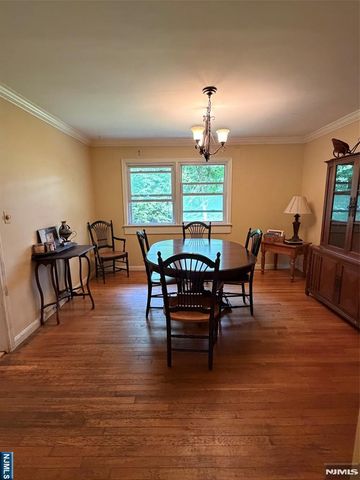 7 Sussex Road, Tenafly, NJ 07670