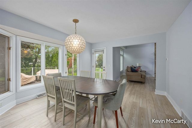2507 Ridgecroft Avenue, Grand Rapids, MI 49546