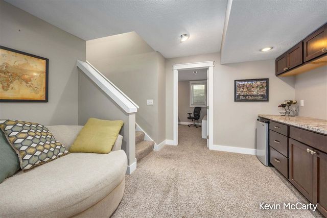 2507 Ridgecroft Avenue, Grand Rapids, MI 49546