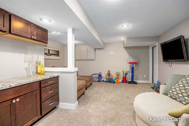 2507 Ridgecroft Avenue, Grand Rapids, MI 49546
