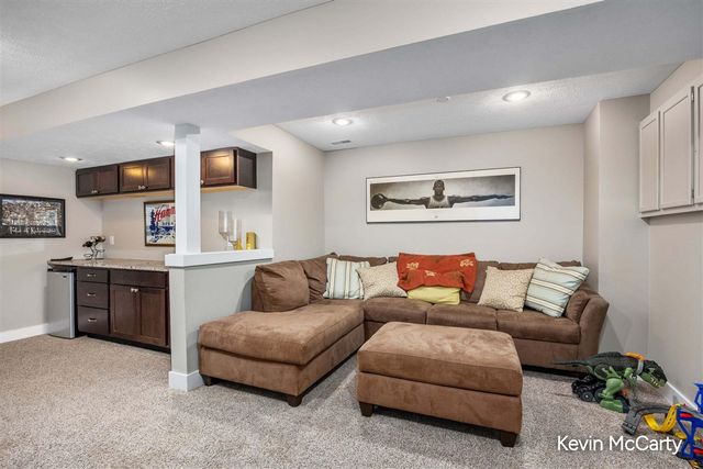 2507 Ridgecroft Avenue, Grand Rapids, MI 49546