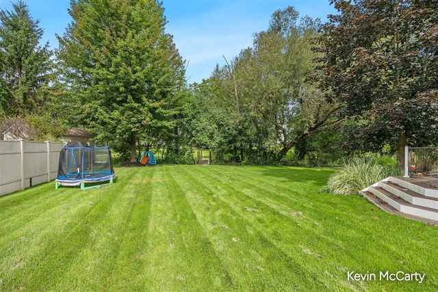 2507 Ridgecroft Avenue, Grand Rapids, MI 49546