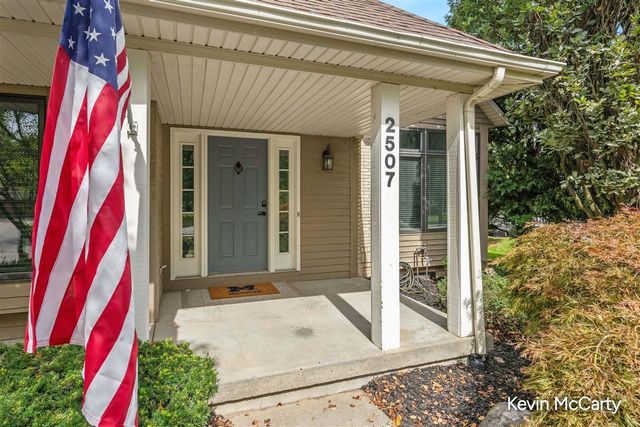 2507 Ridgecroft Avenue, Grand Rapids, MI 49546
