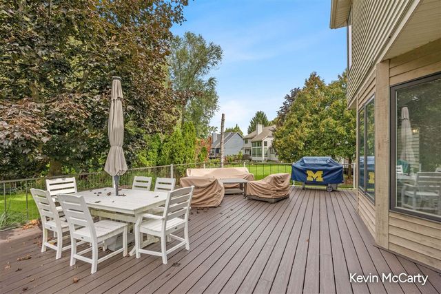 2507 Ridgecroft Avenue, Grand Rapids, MI 49546