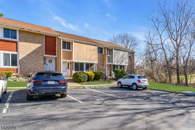 68 Chestnut Ct, Hillsborough Twp., NJ 08844