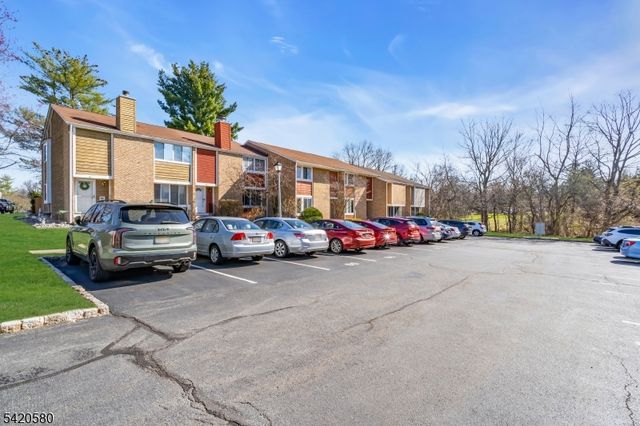 68 Chestnut Ct, Hillsborough Twp., NJ 08844