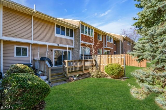 68 Chestnut Ct, Hillsborough Twp., NJ 08844