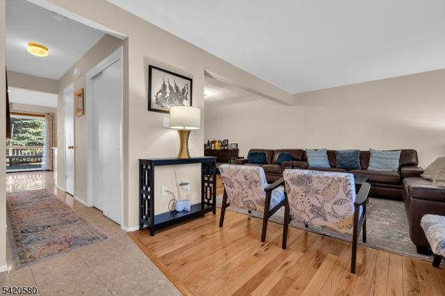 68 Chestnut Ct, Hillsborough Twp., NJ 08844