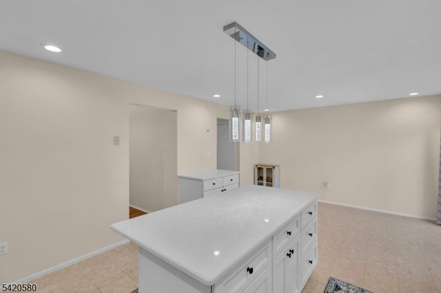 68 Chestnut Ct, Hillsborough Twp., NJ 08844