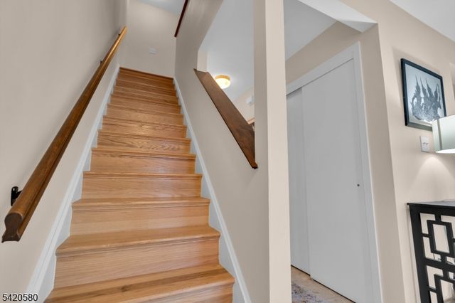 68 Chestnut Ct, Hillsborough Twp., NJ 08844