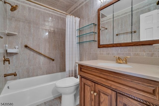 68 Chestnut Ct, Hillsborough Twp., NJ 08844