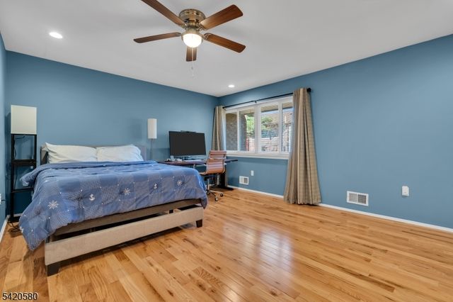 68 Chestnut Ct, Hillsborough Twp., NJ 08844