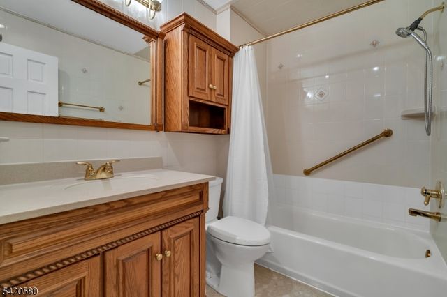 68 Chestnut Ct, Hillsborough Twp., NJ 08844