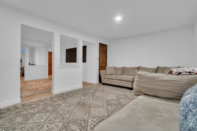 68 Chestnut Ct, Hillsborough Twp., NJ 08844