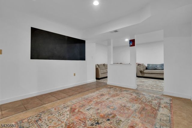 68 Chestnut Ct, Hillsborough Twp., NJ 08844