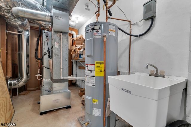 68 Chestnut Ct, Hillsborough Twp., NJ 08844